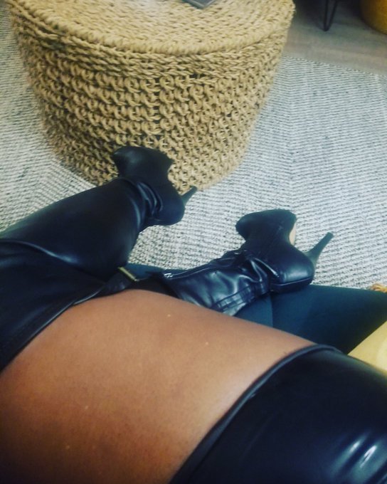 Do you think you deserve tp lick my boots bitch? #bootfetish ebonydomme ebonygoddess whiteslave findommegoddess<a href="/tag/bootfetish"class="tags"><span>#bootfetish</span></a>