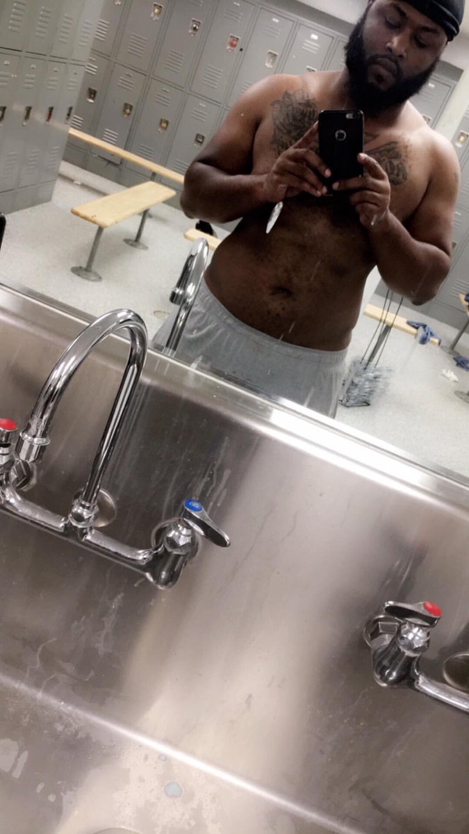 RoyceShotcha's tweet photo. @traemartinezz9 6’1 , 259 Lbs ♈️😈 https://t.co/LR4NcyKyiD