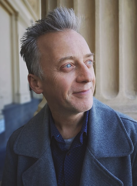 ellalowgren's tweet image. Ok #gamedevsforfireys / #gamedevsforfiries let&apos;s go! I will be auctioning off a consultation and headshots.

I will meet to discuss anything related to narrative, comms or social, and take, edit and provide yourself with 3 headshots. OR, I will provide 3 headshots for 3 people.