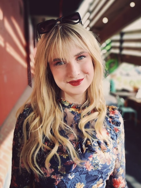 ellalowgren's tweet image. Ok #gamedevsforfireys / #gamedevsforfiries let&apos;s go! I will be auctioning off a consultation and headshots.

I will meet to discuss anything related to narrative, comms or social, and take, edit and provide yourself with 3 headshots. OR, I will provide 3 headshots for 3 people.