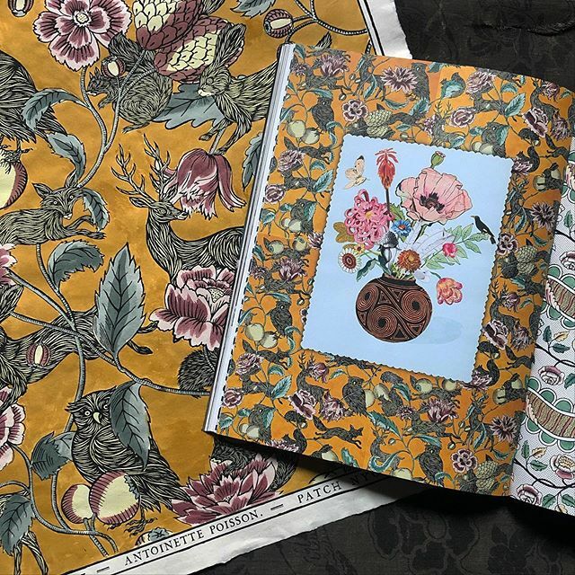 PATCHNYCSHOP's tweet photo. The Crépuscule pattern design from our collaboration with @antoinettepoisson shown here as a hand colored print (left) and as featured in @cabanamagazine surrounding artwork by @janehammondartist (right) #patchnyc #antoinettepoisson #patchnycxantoinettep… https://t.co/arVJwrR6EW https://t.co/kQM5x1czsw