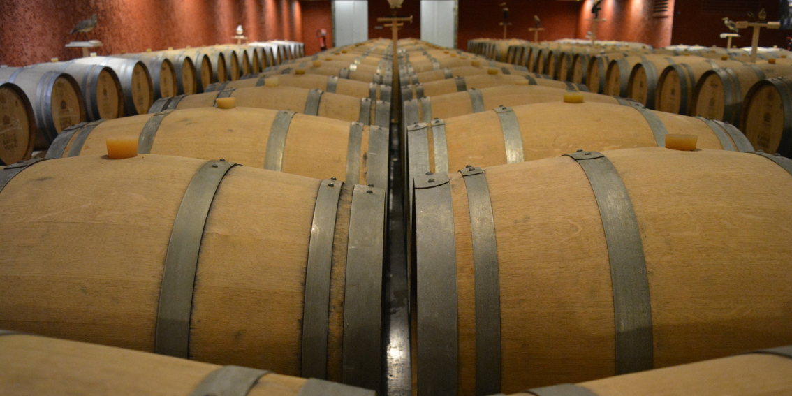 📏 [RAYNE VIGNEAU AU DÉTAIL] 📏

A l'image de l'excellence des vins du Château de #RAYNEVIGNEAU l'alignement des #barriques de notre #chai doit être parfait.⁠

_______________________________________________⁠
#sauternes #visite #tour #bestofwinetourism #sweetwine #bordeaux