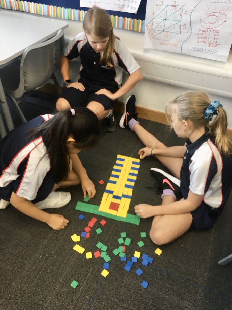 tracymevans75's tweet photo. Adding some creativity to fractions. Plan, design, and create. Figure out each color fraction, add your fractions and fingers crossed it equals a whole. #saisrocks #fractionbasics https://t.co/wuLqiUu7cM