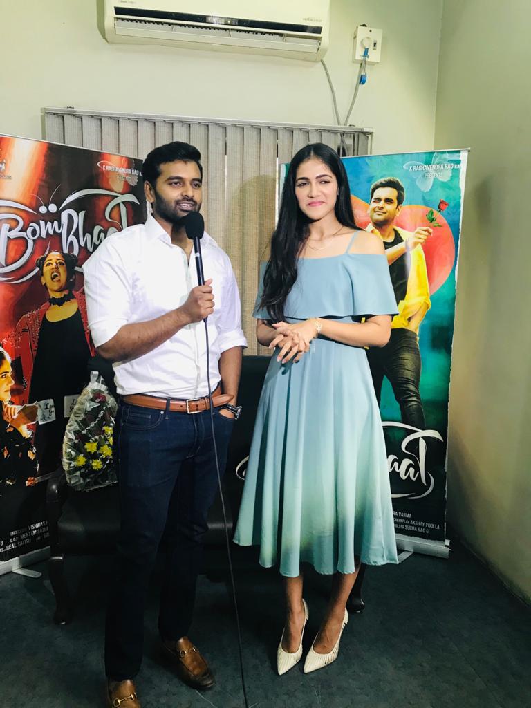 TheCinemaMania's tweet image. Listen to soulful number #ISHQKIYA from the movie #Bombhaat, launched by the superhit composer @MusicThaman

youtu.be/3BPmOprj4r0
#Sushanth @iChandiniC @SimranCOfficial #RaghavendraVarma #Vishwas @Josyabhatla @SuchetaDream @Ragavendraraoba 
@LahariMusic