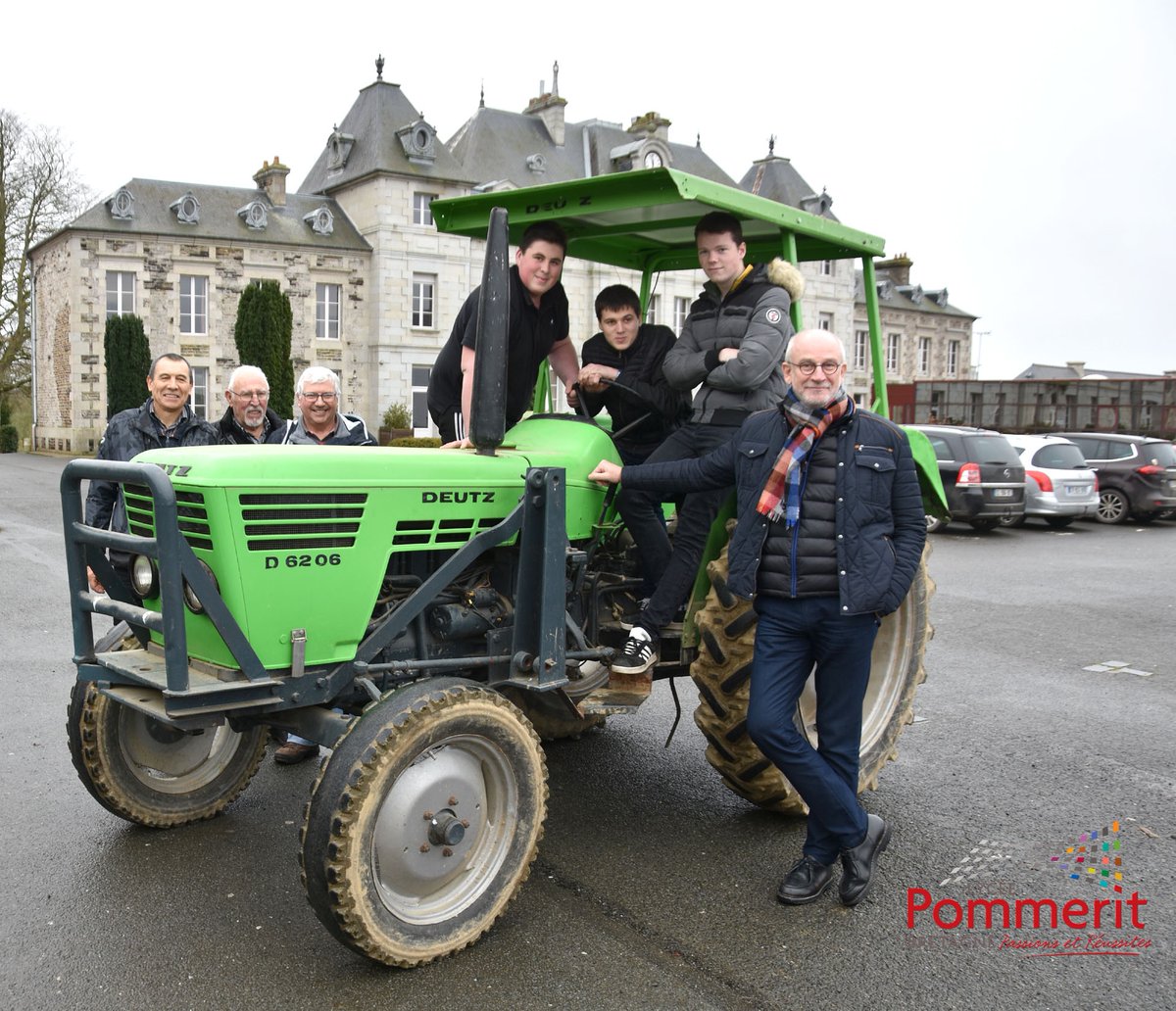 LyceePommerit's tweet photo. Dans un projet de coopération internationale @lyceepommerit un tracteur à été restauré par des élèves de Bac Pro Agroéquipement. Il a été envoyé au Mali. https://t.co/LTDPMD0Nsx #pommerit #cooperation #Mali @CneapEc #agribretagne #agriculture #btsacse #bacpro #agroéquipement https://t.co/tmwd7UxUYj