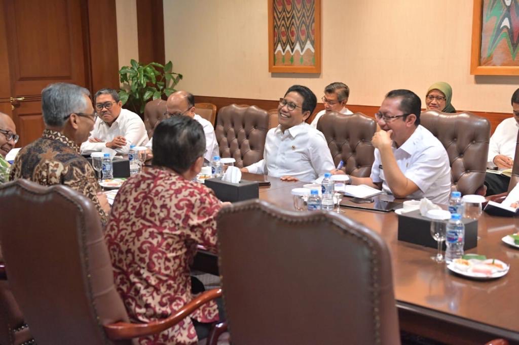 halimiskandarnu's tweet photo. Bisakah Dana Desa digulirkan tanpa bunga, biar warga terbantu ? 
Bisa Brooo,,,,,,,,!!!
Itu lagi kita diskusikan dg OJK (Otoritas Jasa Keuangan) bro,,,,!!! https://t.co/vPsGAuryLI