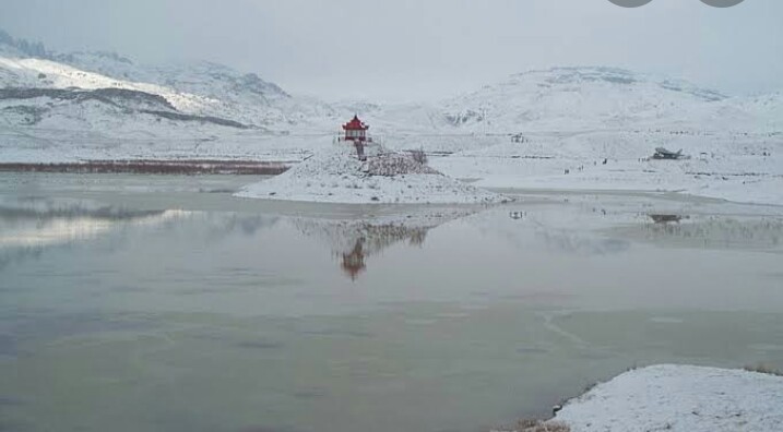 _59er's tweet photo. Balochistan will attract foreign and local investment in tourism and exploration in summers as its going through a terrain change due to climate, Govt have to focus on water containment projects.
#Quetta
#Quettasnow
#Balochistan✅ https://t.co/LyNdavwcGn