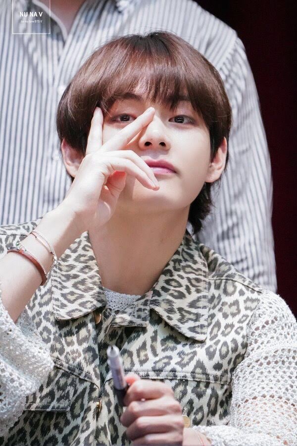 ꒰ day 13 of 365 ꒱taehyung lovely! i miss you so much. it hasn’t even been that long since you’ve updated but it feels like it’s been ages. i’m not saying you should post again soon, but you should post again soon. i love you so much! ^‿^