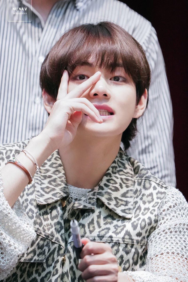 ꒰ day 13 of 365 ꒱taehyung lovely! i miss you so much. it hasn’t even been that long since you’ve updated but it feels like it’s been ages. i’m not saying you should post again soon, but you should post again soon. i love you so much! ^‿^