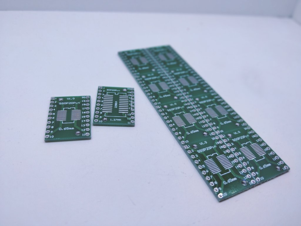 akirasan's tweet photo. Con estas breadboards SOP20 a DIP20 (con dos caras) me será más sencillo hacer pruebas con micros, como por ejemplo un #SAMD11, para futuras badges 😚😚😚 https://t.co/qFyohwJBrz