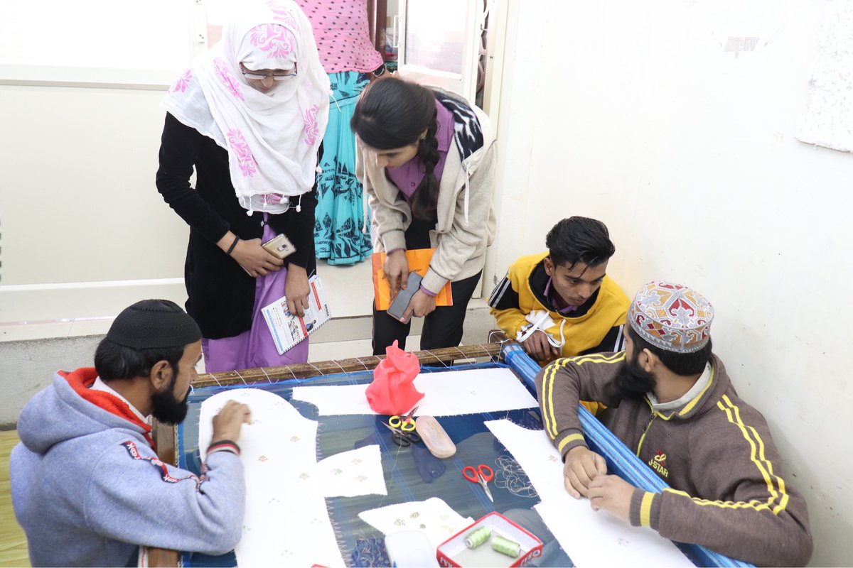 SAGE_INDORE's tweet image. #FashionDesign students of #InstituteOfDesign visited Pardesipura, the well-known clothing market of Indore for market sourcing. 
.
.
.
#SAGEIndore #SAGEUniversity #SAGEUniversityIndore #SUI #TheSAGE #SAGEGroup