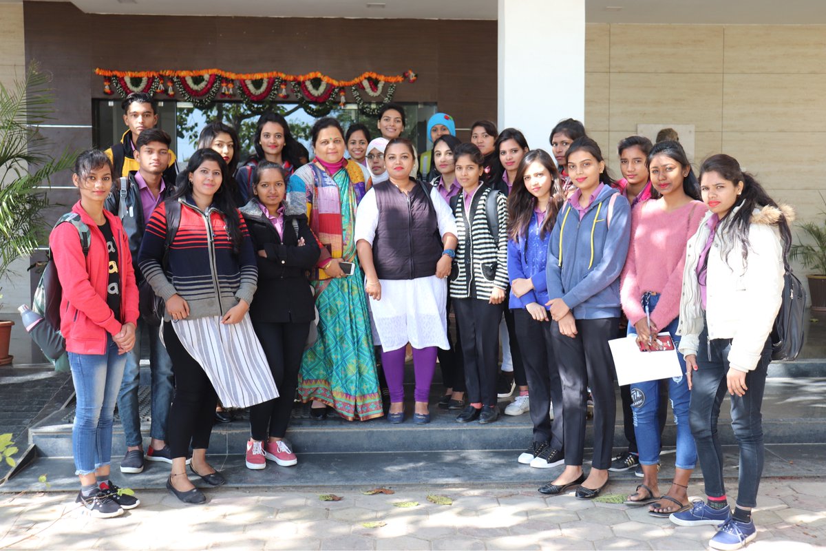 SAGE_INDORE's tweet image. #FashionDesign students of #InstituteOfDesign visited Pardesipura, the well-known clothing market of Indore for market sourcing. 
.
.
.
#SAGEIndore #SAGEUniversity #SAGEUniversityIndore #SUI #TheSAGE #SAGEGroup