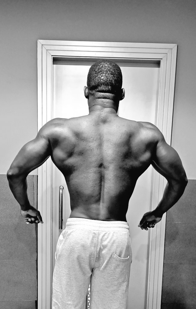 iampoa_'s tweet photo. Do it for yourself! 
#GymLife #Physique #BodyBuilding #GoHardOrGoHome #Igym #MonsterBack 💪💪👊 https://t.co/lbwqIxTtNs