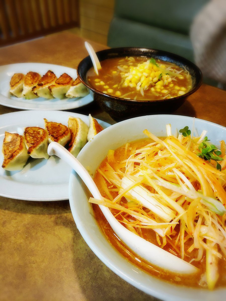 yummyree1220's tweet photo. 昨日の #夜ごはん
近所にせんべろ出来るところ欲しい…
どうしても外呑みしたくて､ここ😅
可もなく不可もなく…でも美味しい😋
歩いて5分かからないのは助かる🚶
ラーメン注文すると餃子と半ライス付くのはめっちゃお得🍜
#ラーメン https://t.co/aUM7lUcMQN