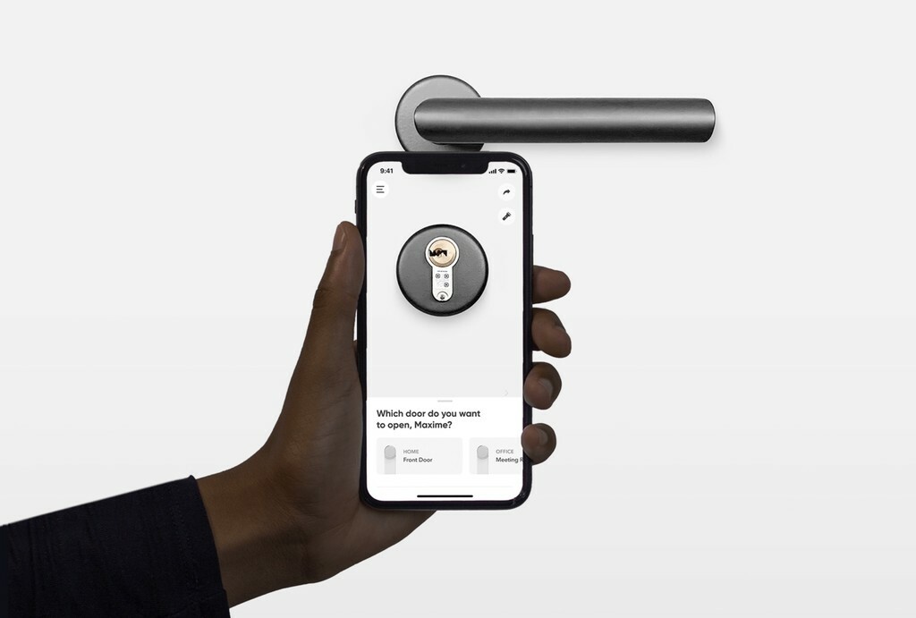 CornielDomotic's tweet photo. Esta cerradura inteligente usa el sistema LiFi y la luz la linterna del móvil para facilitar el acceso a casa https://t.co/FRRESPaxci https://t.co/42c1FYNe9w