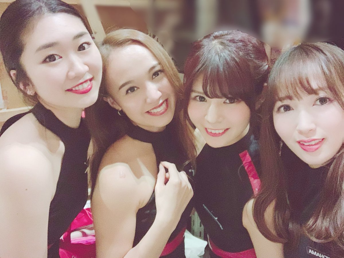 mayucha_uta's tweet photo. わちゃわちゃ
ヨコハマの12人の仲間達❤️🖤みんな優しくて可愛くて良い子ばかりで沢山助けられました…😌✨✨

4日間本当にありがとう✨

#東京オートサロン 
#TAS2020 
#オートサロン https://t.co/48p2DhOBtA