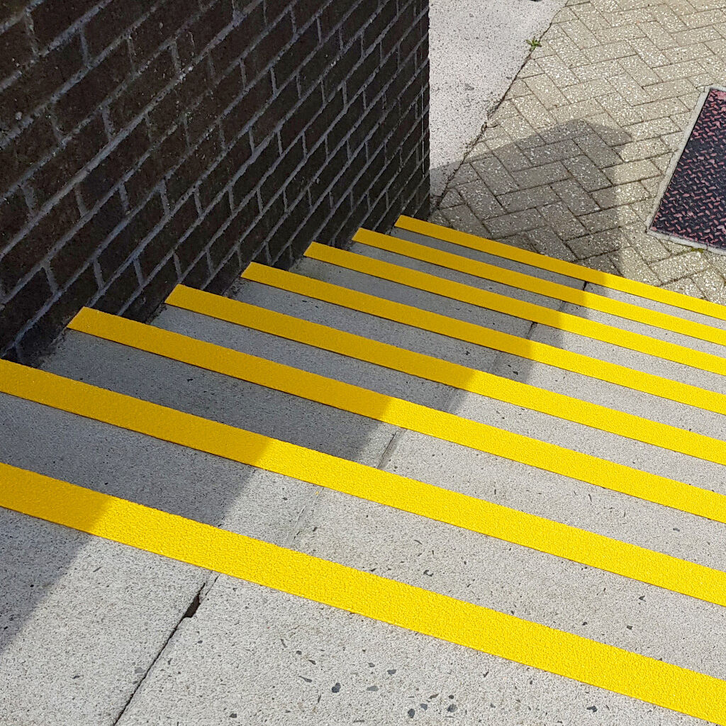 SafeTread_UK's tweet image. Anti-Slip Stair Nosing - Rated extremely low potential for slip - 10 year guarantee - Quick and easy to install. bit.ly/2mmwDwU
#slipperysolution #nosing #slips #safetread