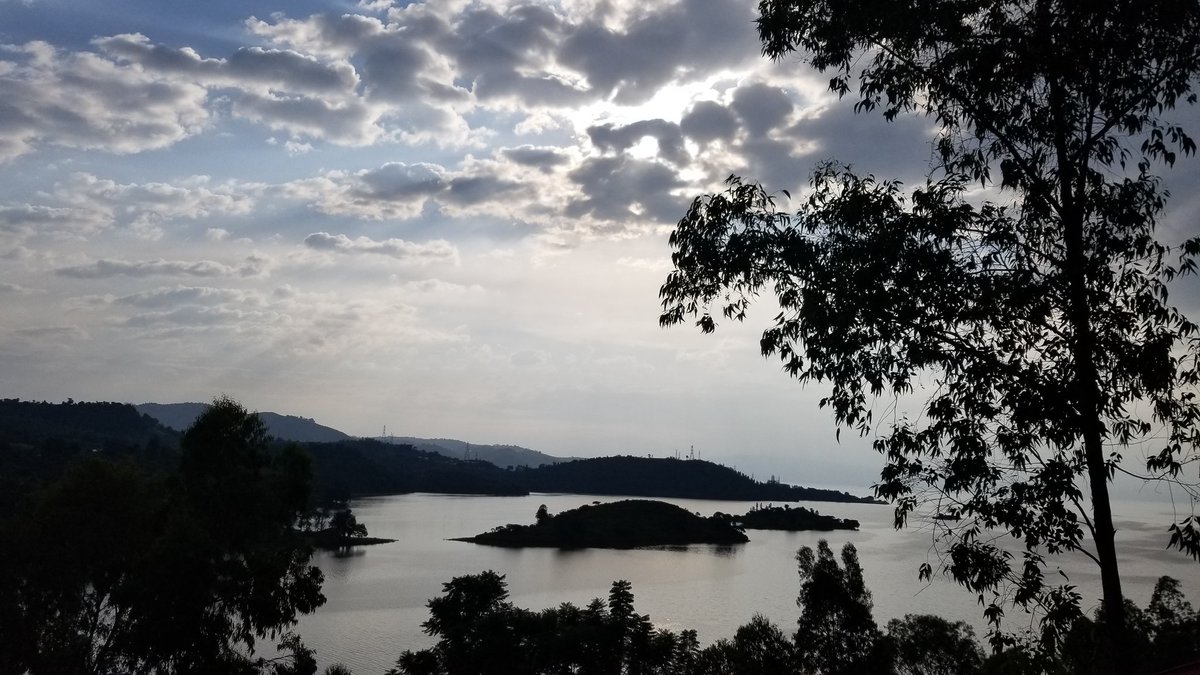 VRugwabiza's tweet photo. Moments in Karongi last week end : a deep dive into Serenity. I am now ready to return to New York. Do yourself a favor in 2020: #VisitRwanda and feed your Soul. https://t.co/aYMgW5D7Jx