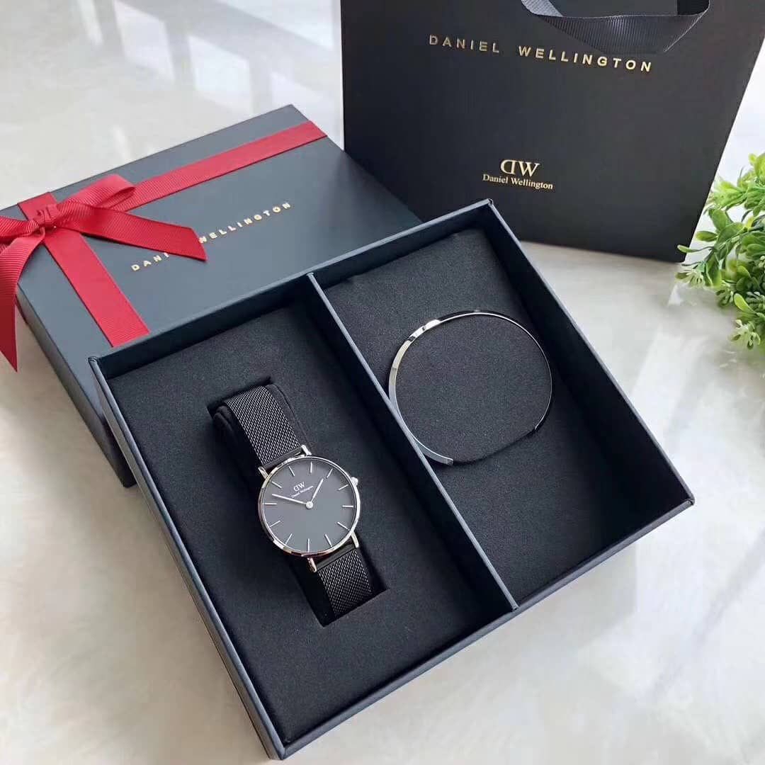ardianpancaa's tweet photo. GIVE AWAY JAM DW!!
BUAT DUA PEMENANG, 1 CEWEK 28mm DAN 1 COWOK 40mm. 

SYARAT:
1) RETWEET TWEET INI DAN TWEET DIBAWAH INI (TWEET JUALANNYA). 
2) HARUS FOLLOW GUA. 
3) udah gitu aja. 

Gua umumin tanggal 17 jam 20.00 WIB. 
Dan GA yang di IG, gua umumin tanggal 18. https://t.co/c7WhmBanNt