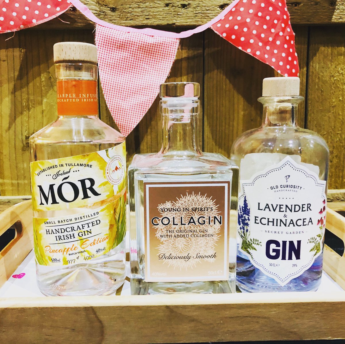 peculiarginco's tweet photo. What a line up! 🍸Cheers @peculiarginco What’s on the Gin tray? This week we have a trio of yumminess! @collaginuk @MorIrishgin @OldCuriosity_ #whatsonthegintray #peculiargin #batchgin https://t.co/YVjRtuQmA8