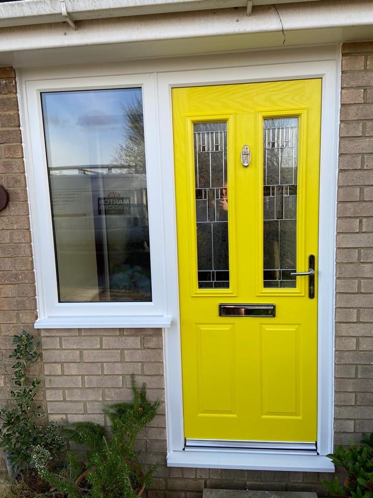 Just a little something to BRIGHTEN your day!💛⭐🌼✨

What do you think to this vibrant colour?