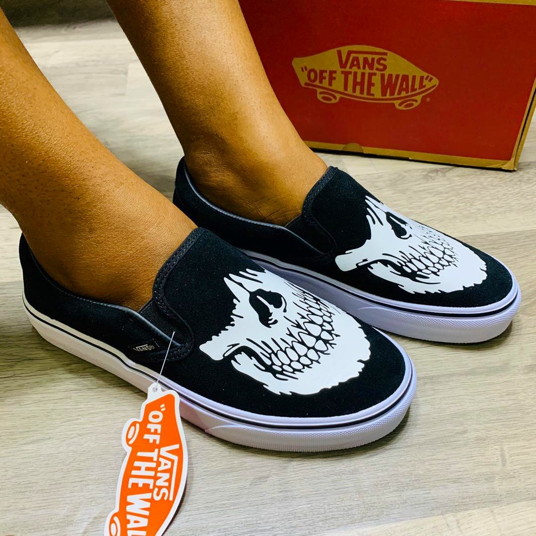 This new vans is Now available in store!!!Get these pairs delivered to you at your doorstep!!!Price: 22,000 naira Size: 40-44Pls send a Dm to order