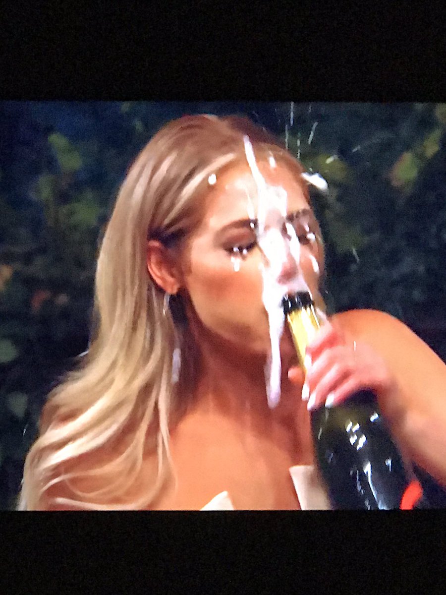 KarmaPolice2016's tweet photo. @BachelorABC Good to. Know Kelsey isn’t always that classy bitch. #bachelor #ChampagneGate #ChampagneFail @BachelorNation https://t.co/Pom2vMZSZk