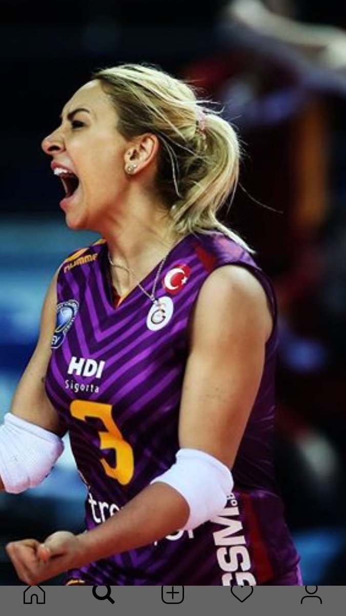 Doğum günün kutlu olsun sevdiklerinle birlikte nice mutlu senelere inşallah hırsına kurban olur bu taraftar senin 💛❤🙏🙏@gizemkaradayi3