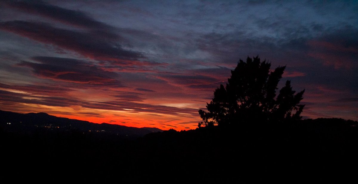 ThibautRS13's tweet photo. #Nophotoshop #sunset #photography #PHOTOS #nikon #luberon #provence #france #art #landscape #landscapelovers https://t.co/sEgM0nC17i
