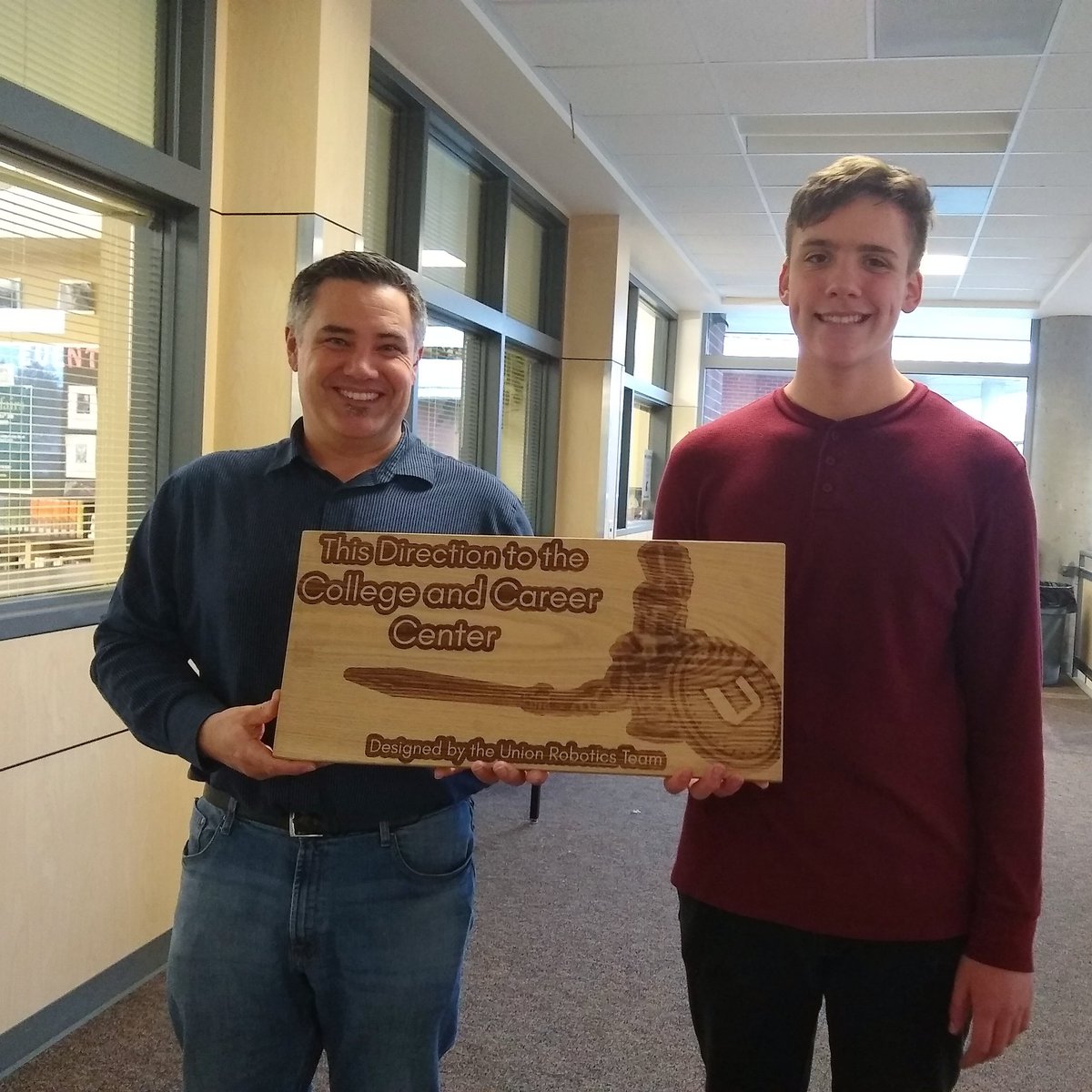 gearedreaction's tweet photo. Today our team was to give the college and career center the sign we have been designed for them! The advisors in the center were extremely excited about it!
#ftcrobotics #firstinspires #omgrobots #stem #werunion #ftcskystone https://t.co/IW1H9BxyqL