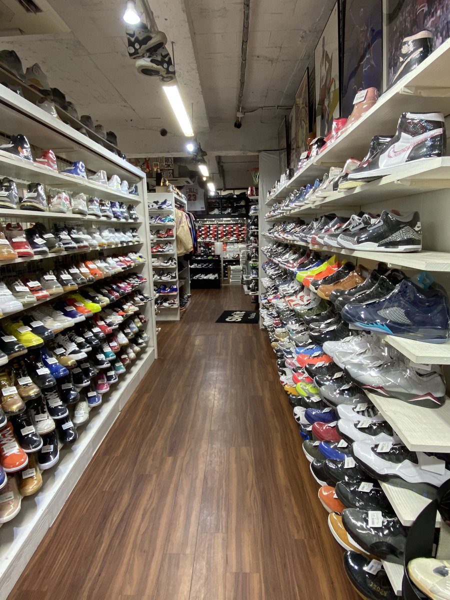 ট ইট র ツカポン スニーカー好きにはたまらん場所 見てるだけで楽しい気分になってくるわ Nike Snkrs Skit Aj1