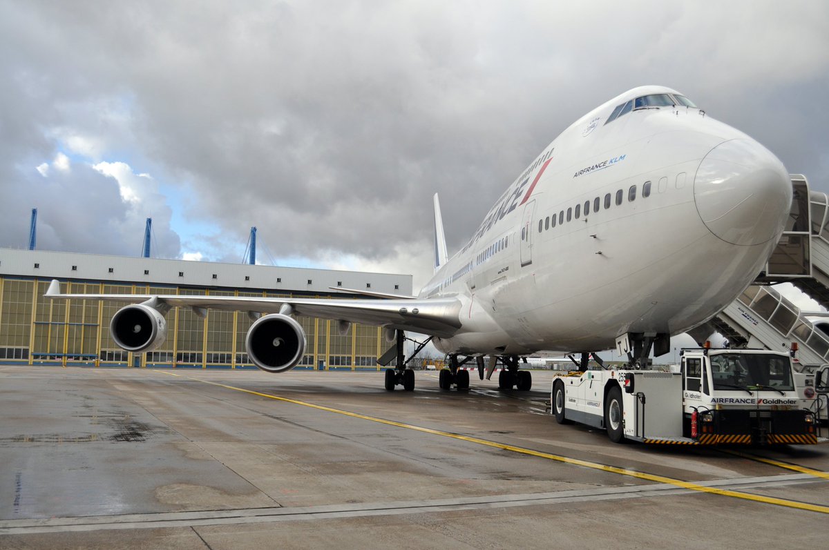 jmlesavions's tweet photo. Il y a 4 ans. Le tout dernier vol d'un 747 Air France. J'y étais. Nostalgie
#AvGeek #avgeeks #747 #747af #af744 #fgitj @AirFranceFR https://t.co/wNWEw81q8Y