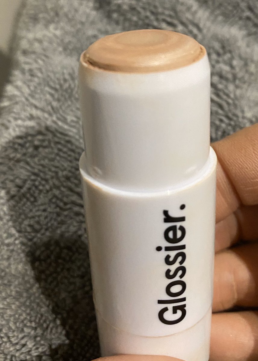 icod's tweet photo. This #glossier #haloscope is the dogs bollocks of highlighters for old and wizened faces. No glittery shit. Just YOUTH AND VITALITY 🙄😉 https://t.co/0cNjAfB3Tx