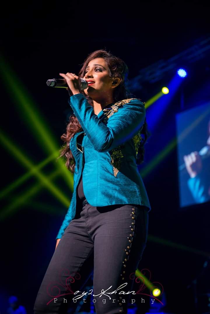 SonaSsg's tweet photo. Shinging Blue roped the elegancy! ♥
@shreyaghoshal cast the happiness with the ultimate concert Dairies in #UK2014.
#ThrowBackVibes #PureMagic https://t.co/yy8gkfN1UU