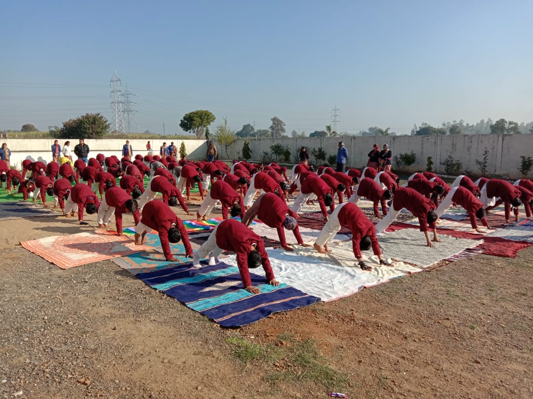 WorldRoshan's tweet photo. Surya Namaskar in school on the occasion of national youth day on 12th january. https://t.co/SeX3ROUlJJ