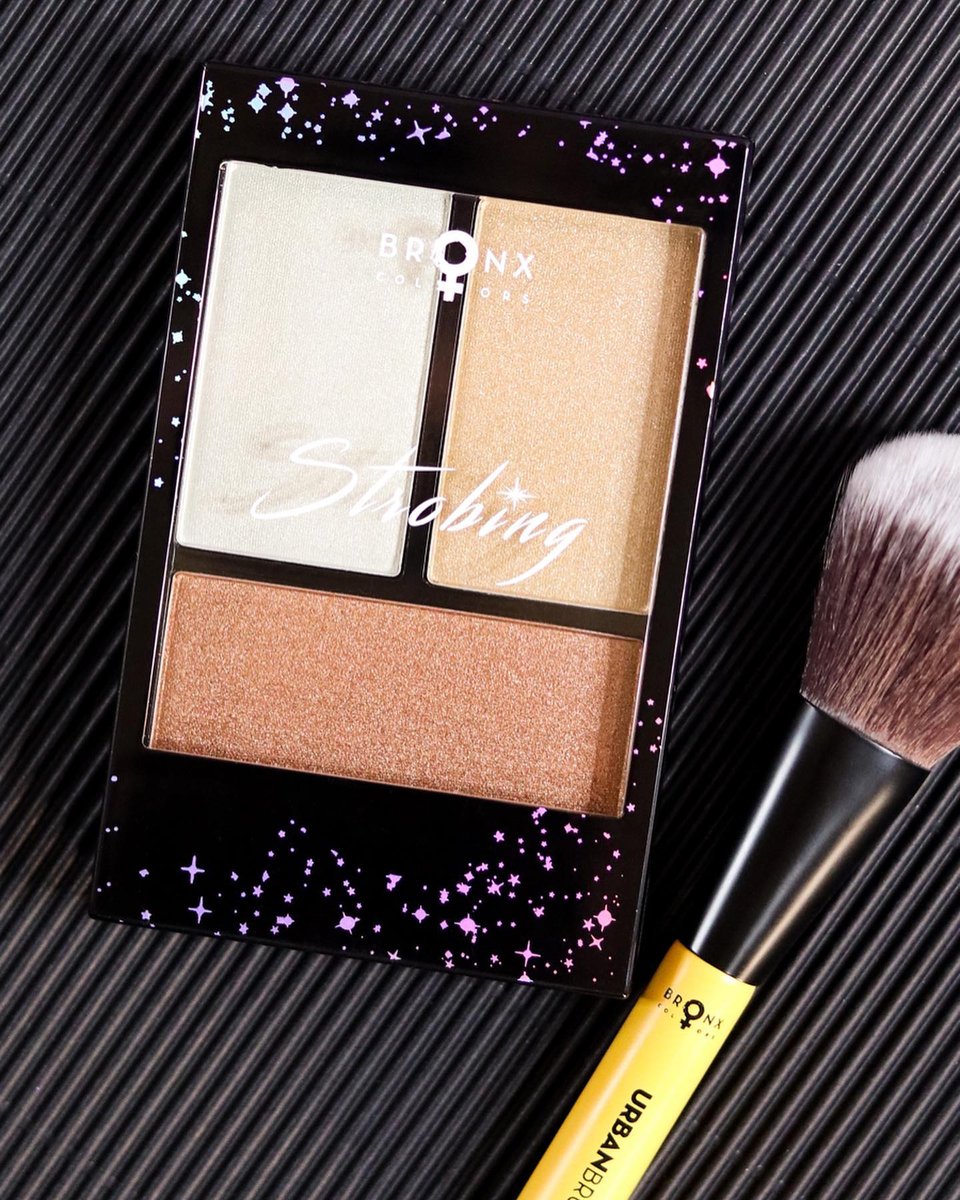 BronxColorsZA's tweet photo. Mood for the day? Bronx Colors Strobing Palette featuring our Magnetic Blush Brush. Have you seen @charlixboi's Bronx Colors review? Thoughts? ⭐
°
#BronxColors #UrbanCosmetics #crueltyfree #blush #facemakeup #blushbrush #makeupaddict https://t.co/x81ed4JSKp