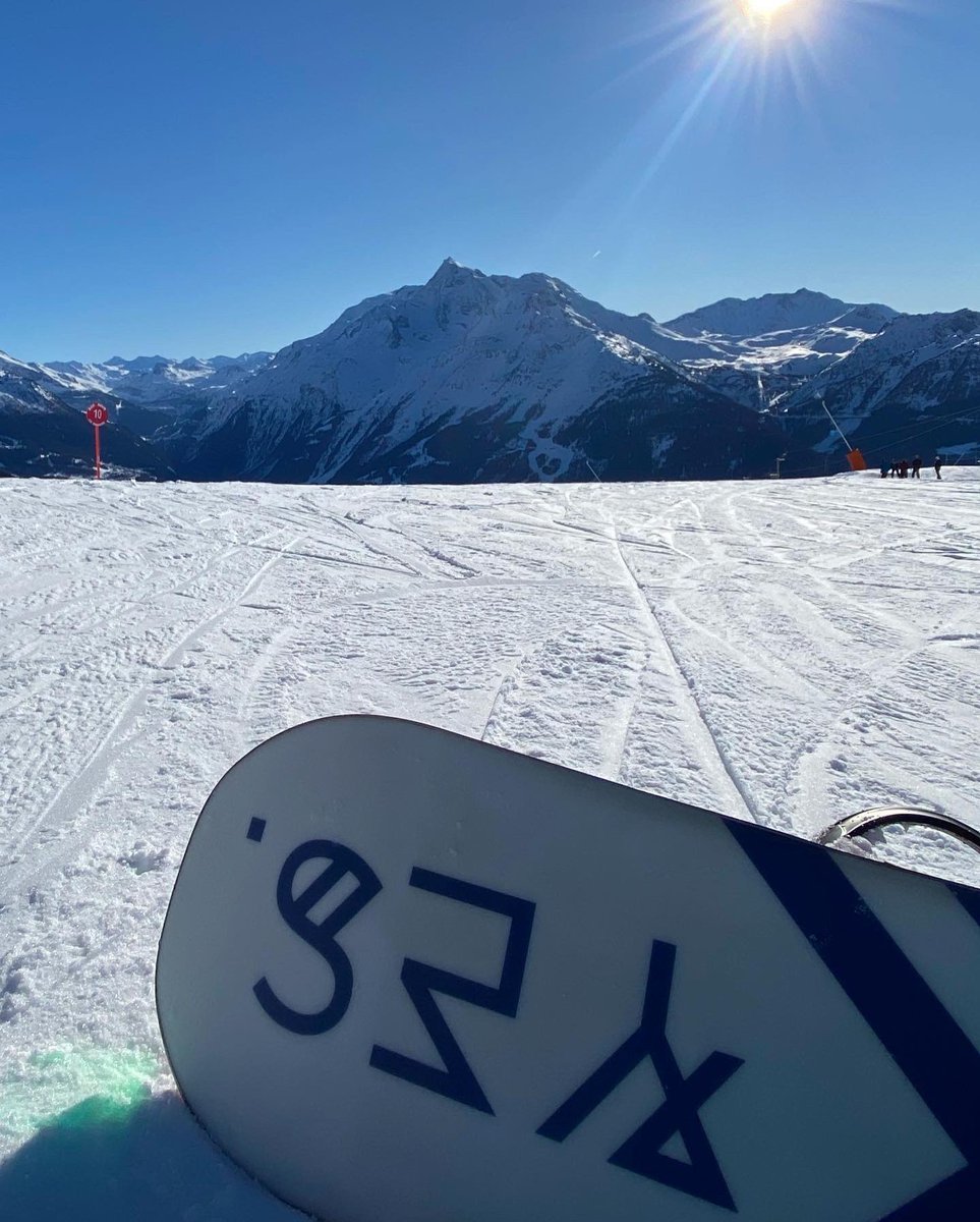 izzybeez93's tweet photo. YES 😍🏂 I feel so lucky to be spending the season in this beautiful place! #snowboardaddiction #devlife #happyvibes https://t.co/zT3MNG1BNb
