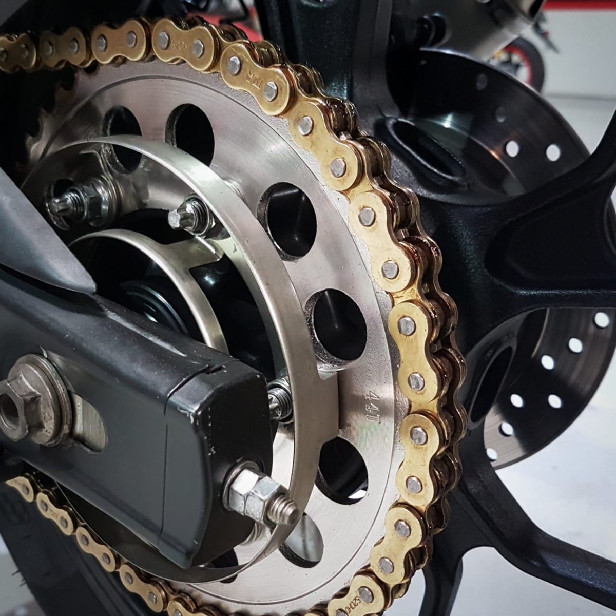 TDR_RACING's tweet photo. TDR Roller Chain with high precision design to transfer engine power perfectly. Thinner chain design produce lighter cycle to increase acceleration, fuel efficiency and better durability. https://t.co/e1x8vhY3D9
.
#Handling #WheelSystems #GotoTheNextLevel #NextLevel #LevelUp https://t.co/YySMpNVieS