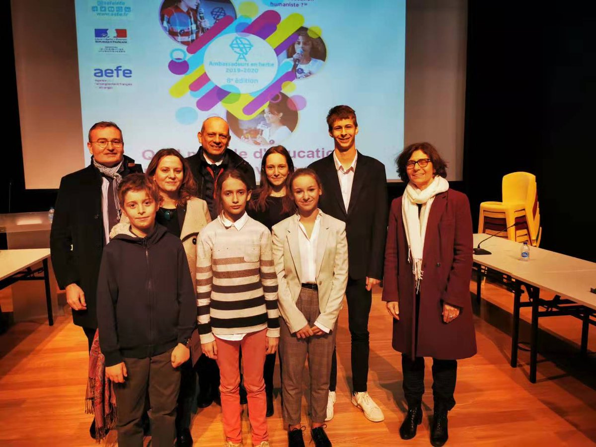 lfipekin's tweet image. Finale de #AEH2020 du LFIP : les 10 finalistes exposaient et débattaient devant un jury composé du Consul Général, du Ministre Conseiller des affaires culturelles, de l'Attachée éducation, et de l'IEN. Bravo à Adrien, Clara, Katell, Louis et Alma qui forment l'équipe du LFIP !