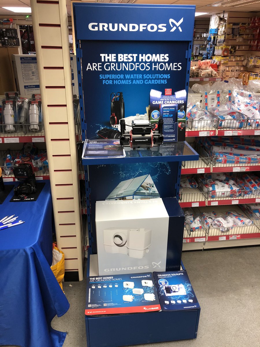 ellisouthin's tweet photo. First tweet of the year! Here in @plumbaseuk Charlton alongside @EPHcontrols and @Altecnic! Bacon is on and coffee is brewing! @Grundfos_UK #Grundfos #UPS3 #Showerpumps #harrisonstilldoesnothavetwitter https://t.co/tnLYNRnOie