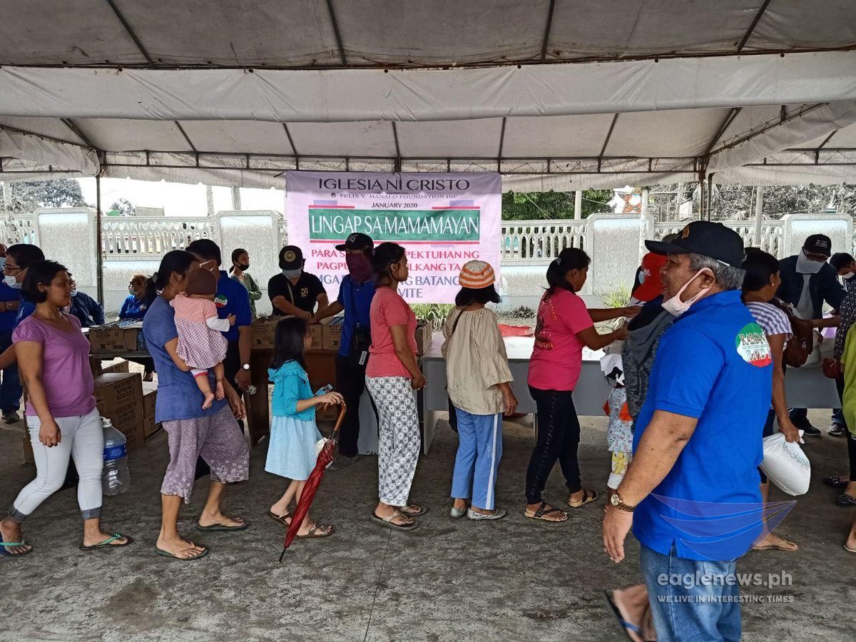 kdarnayla's tweet photo. Iglesia Ni Cristo in cooperation with FYM Foundation distributes goodwill bags on Jan. 13 in various Lingap sa Mamamayan (Aid to Humanity) events in Batangas and Cavite after Taal volcano's eruption

#IglesiaNiCristo #ChurchOfChrist #LingapSaMamamayan #AidToHimanity https://t.co/KLCRJh1OvE