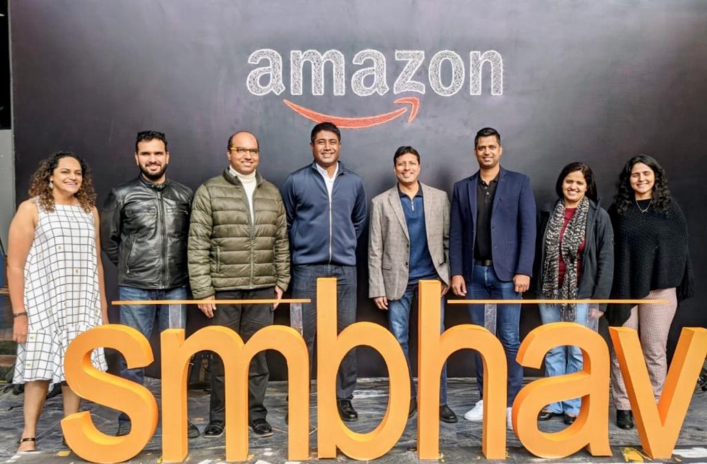 All geared for #AmazonSmbhav summit that's starting tomorrow. With the team that made it all happen! 
See you there.
