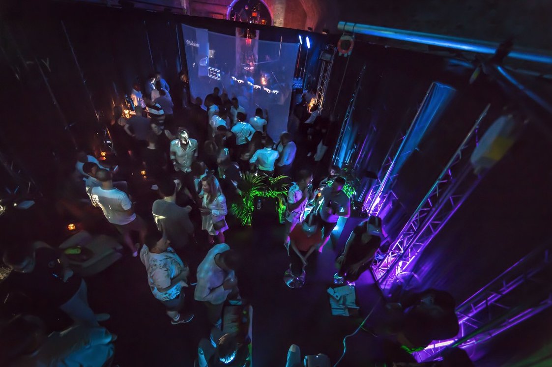 LeakeStArches's tweet photo. @AuresLondonand in #LeakeStreetArches have partnered with visualization experts @ObservatoryLDN to make “The Sensorium Expience” a visual immersive masterpiece with 3D projection mapping and holograms. 

Bring your next event to life!

https://t.co/xXIovdfxzK https://t.co/sYWzc5owwI