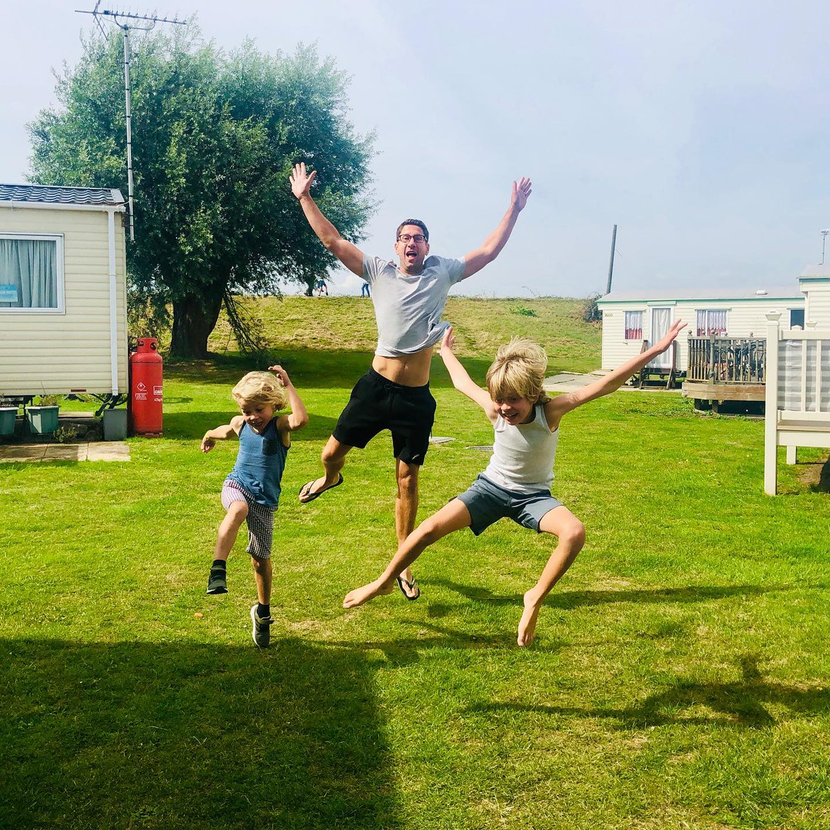 Parkdeanresorts's tweet photo. That moment when you save on your 2020 holiday with our special low deposit from Β£30 π π https://t.co/7Yd8vLY3Hv
#CreatingAmazingMemories https://t.co/V6E7EZXzEm