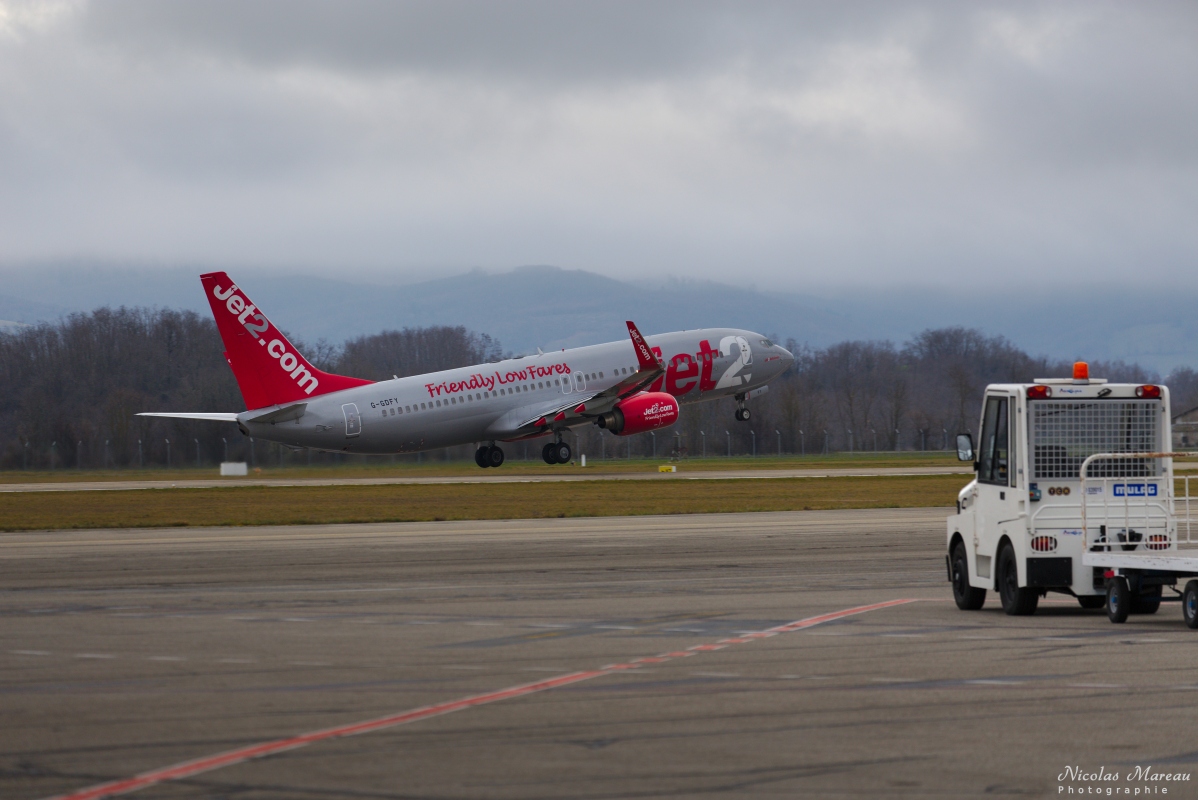 NicolasMareau's tweet photo. I had the chance to participate to the #SpotterDay at @AirportGrenoble ! Nice experience !
#VINCIAirportsSpottersDay #AvGeek https://t.co/2R69qOlOxg