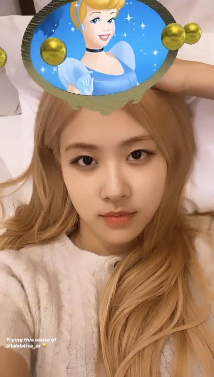 intoblackpivk's tweet photo. jisoo as belle, rosie as cinderella, lisa as scar lol jennie please breathe 😭😭

vote #KillThisLove by @ygofficialblink for #BestMusicVideo at the #iHeartAwards https://t.co/zcPJbgh1U5