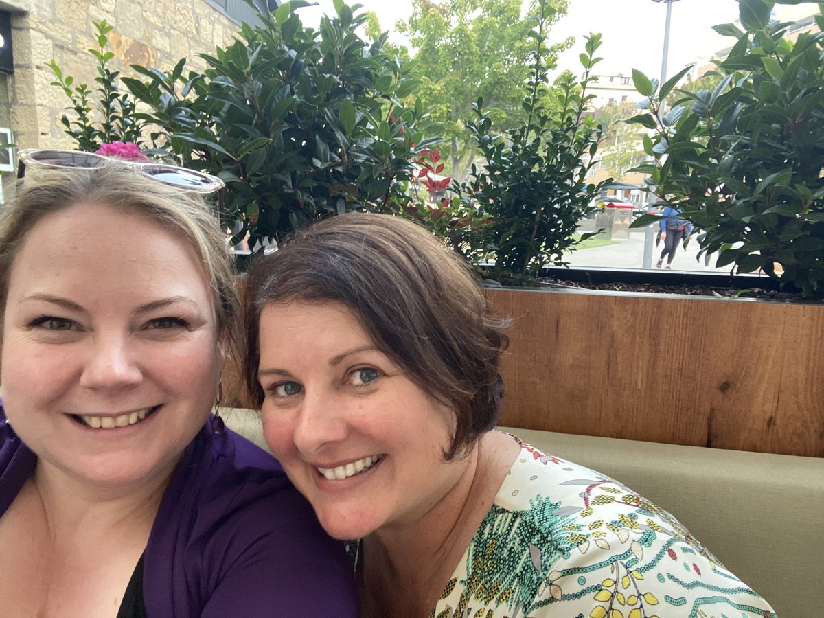 Tweeting lessons - slow learner but great teacher! <a href="/ange_wilson/">Angela Wilson</a> .... although apparently I am limited to two emojis a day! 😳🦙