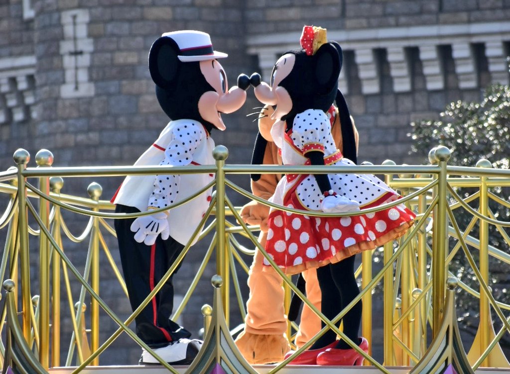 onpu923's tweet photo. リミックスのほうはパレードなので見れました🎀冬のランドでトロスプ流れるの新鮮すぎ🌊空いてたのでFPで久々にスプラッシュにも乗った〜（笑）😘デイジーは今日も可愛いに尽きる👋👋❤ https://t.co/DT6OSz4cO1