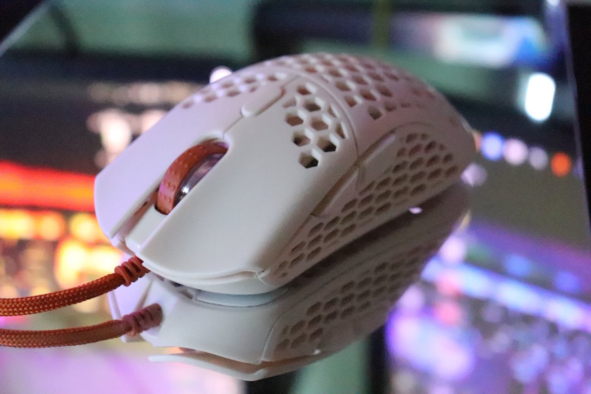ryo_blog_fps's tweet photo. この写真1枚が撮りたいがために2,000円の鏡をAmazonで購入しました
写真1枚に2,000円....💸
でももう満足🤤
#Finalmouse #Ultralight2 https://t.co/7LWD0k8u78