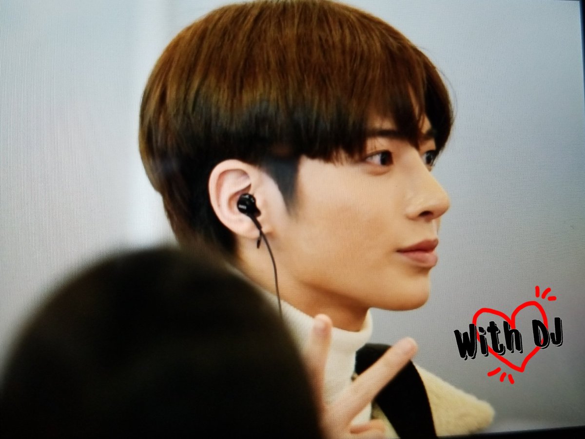 cm_withdj's tweet photo. 200114 HND 입국 프리뷰
✌
#투모로우바이투게더 #TOMORROW_X_TOGETHER #TXT #강태현 #태현 #TAEHYUN #テヒョン
@TXT_members https://t.co/D2umNVhYXg